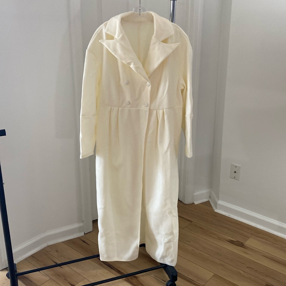 Lightweight Lapel Neck drop shoulder Peacoat. Eggshell color.Size 2XL {1243}